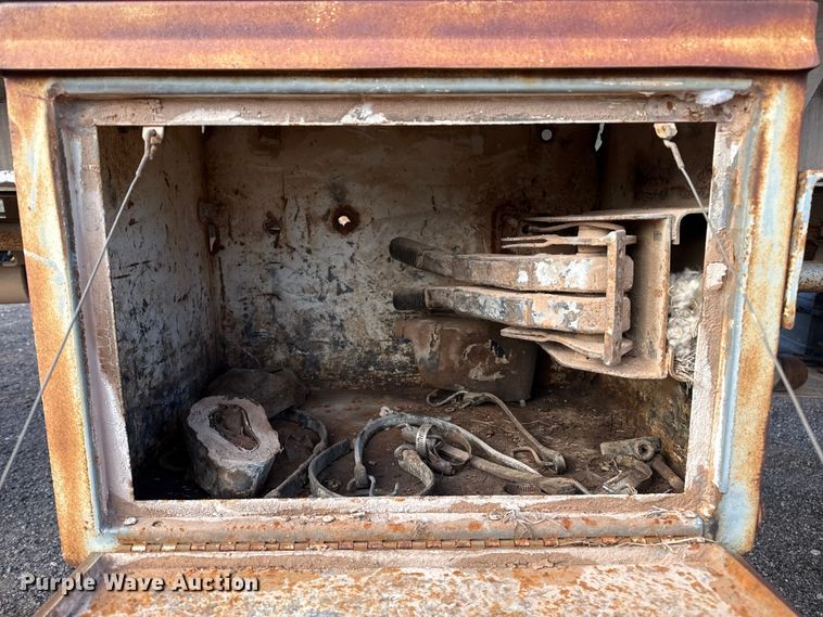 image for item EP2670 1981 VIM tank trailer