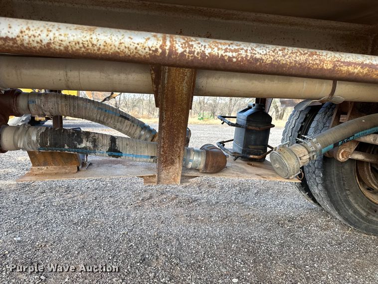 image for item EP2670 1981 VIM tank trailer