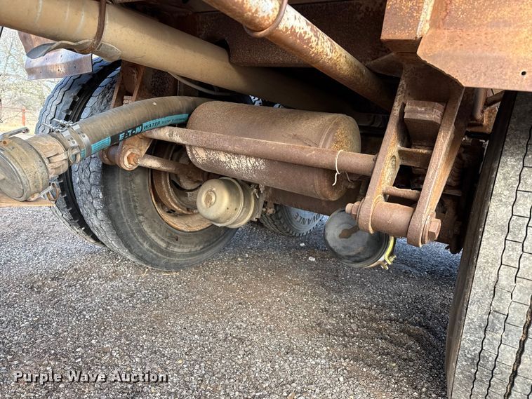 image for item EP2670 1981 VIM tank trailer