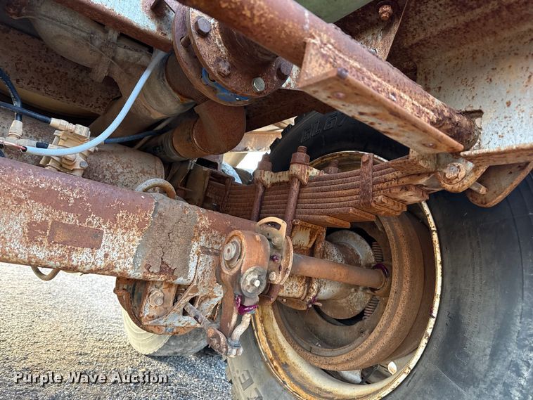 image for item EP2670 1981 VIM tank trailer