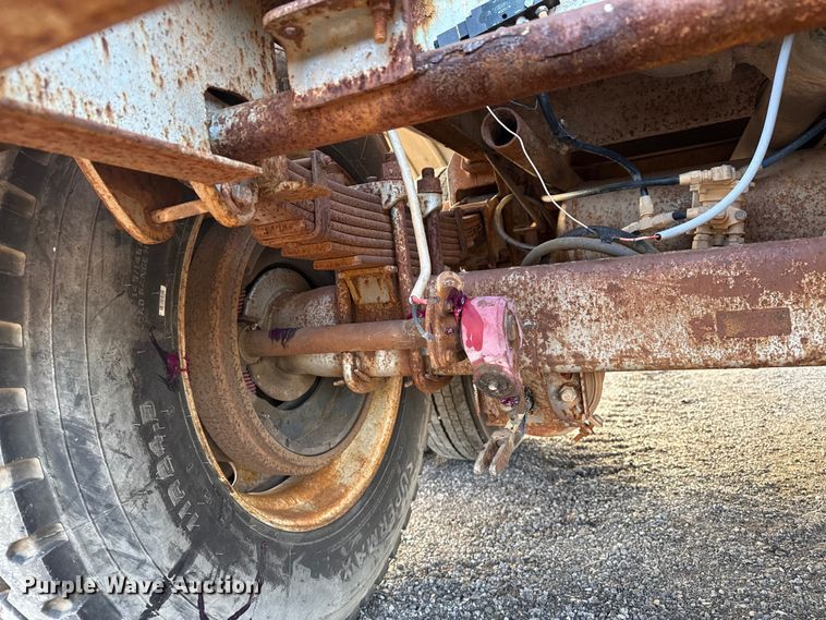 image for item EP2670 1981 VIM tank trailer