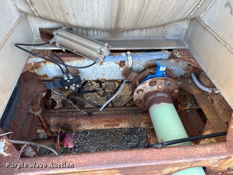 image for item EP2670 1981 VIM tank trailer