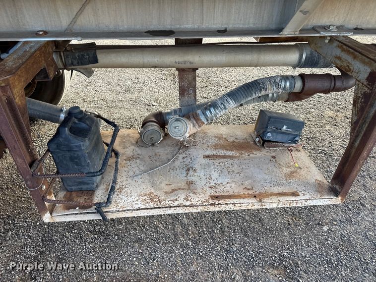 image for item EP2670 1981 VIM tank trailer