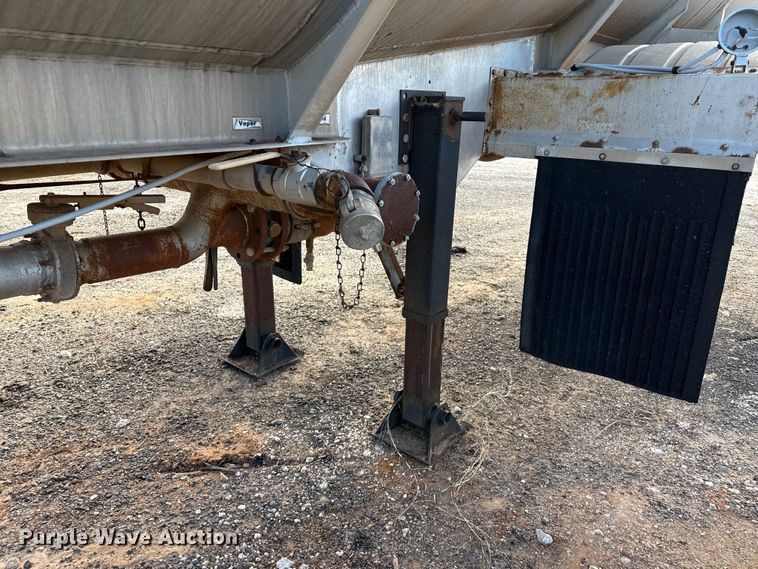 image for item EP2670 1981 VIM tank trailer