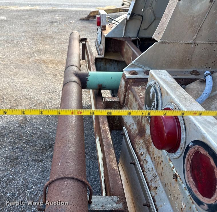 image for item EP2670 1981 VIM tank trailer