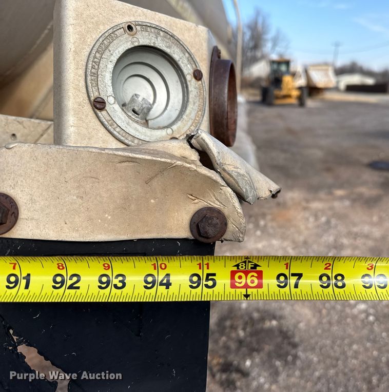 image for item EP2670 1981 VIM tank trailer