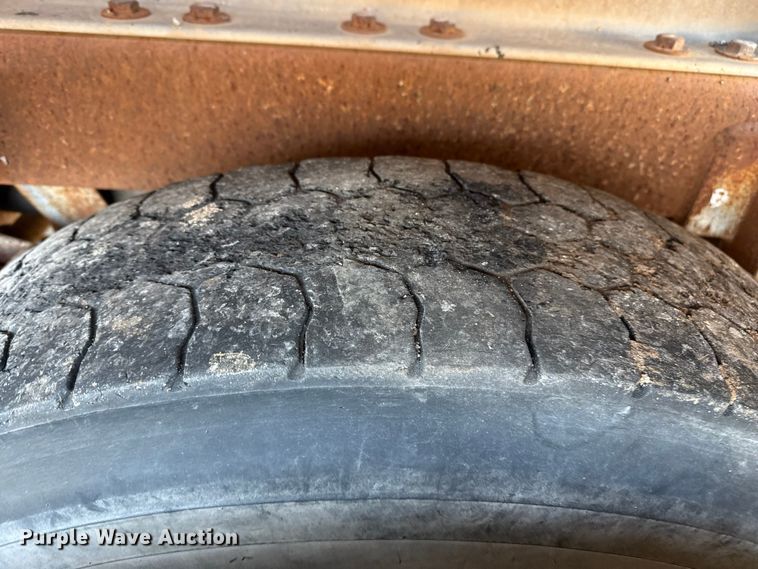 image for item EP2670 1981 VIM tank trailer