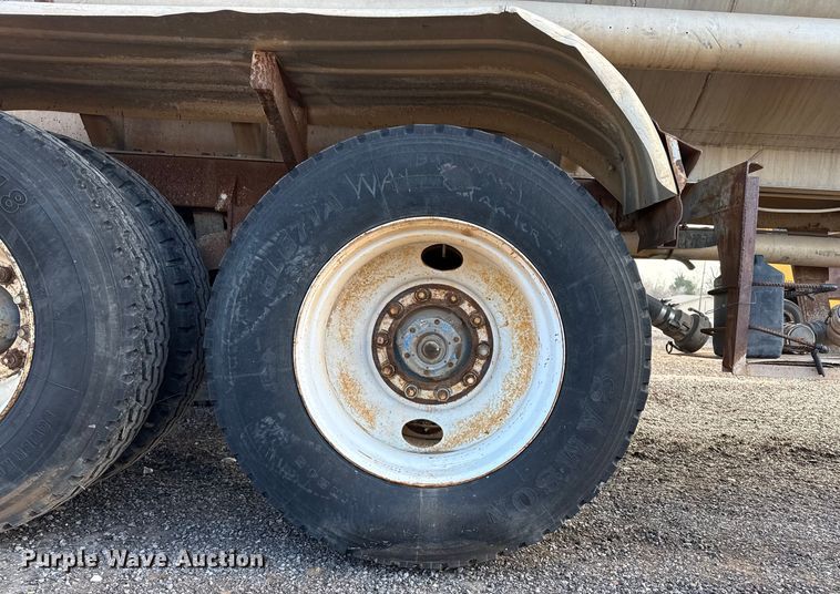 image for item EP2670 1981 VIM tank trailer