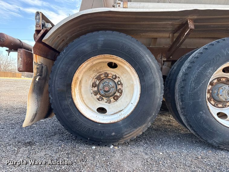 image for item EP2670 1981 VIM tank trailer