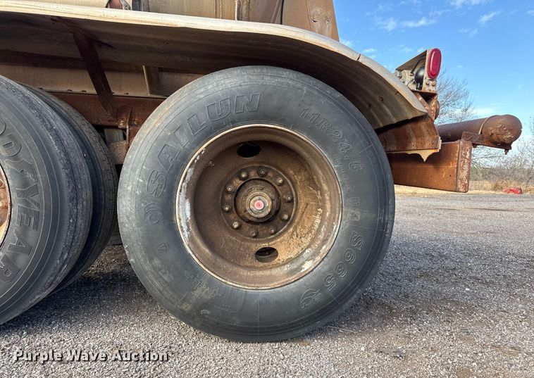 image for item EP2670 1981 VIM tank trailer