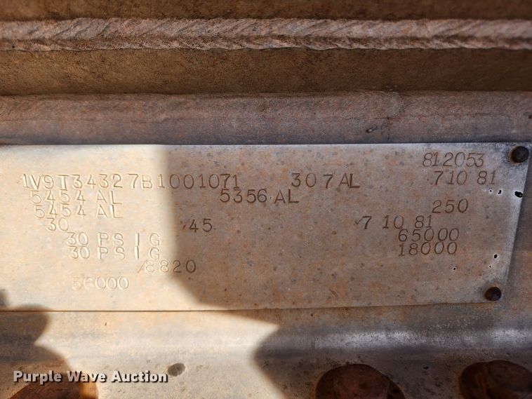 image for item EP2670 1981 VIM tank trailer