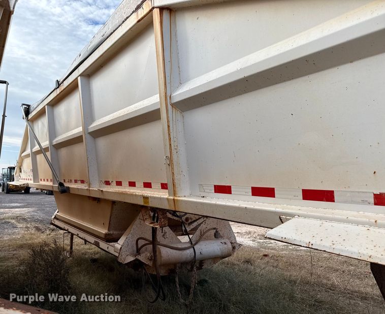 image for item EP2672 2011 Corn Belt Mfg  S4002 bottom dump trailer