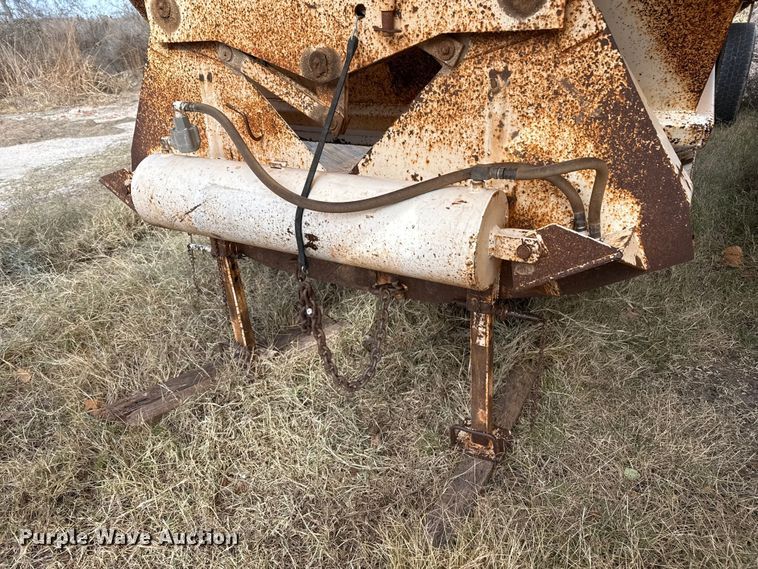 image for item EP2672 2011 Corn Belt Mfg  S4002 bottom dump trailer