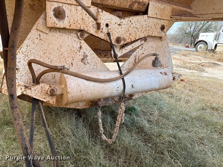 image for item EP2672 2011 Corn Belt Mfg  S4002 bottom dump trailer