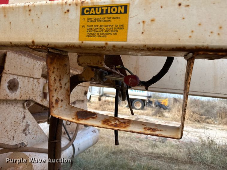 image for item EP2672 2011 Corn Belt Mfg  S4002 bottom dump trailer