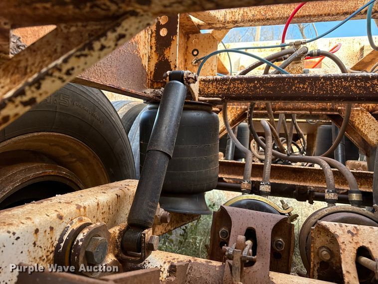 image for item EP2672 2011 Corn Belt Mfg  S4002 bottom dump trailer