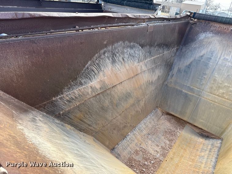 image for item EP2672 2011 Corn Belt Mfg  S4002 bottom dump trailer