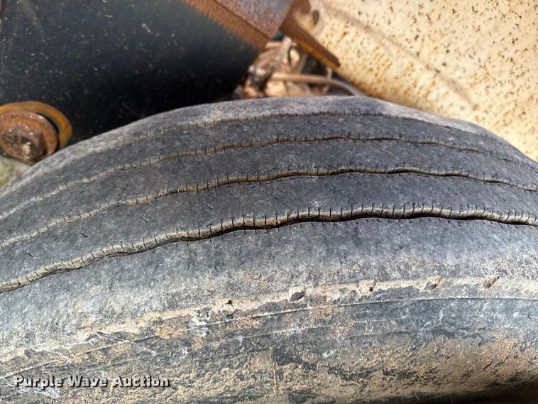 image for item EP2672 2011 Corn Belt Mfg  S4002 bottom dump trailer