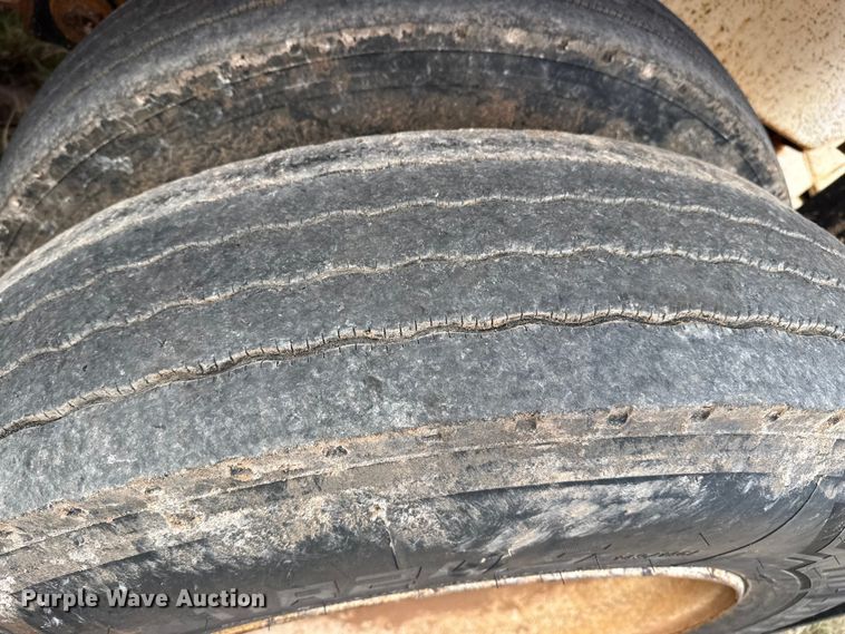 image for item EP2672 2011 Corn Belt Mfg  S4002 bottom dump trailer