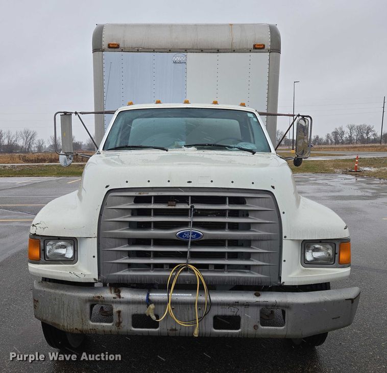 image for item ES2566 1995 Ford F800 box truck