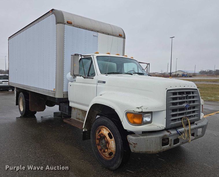 image for item ES2566 1995 Ford F800 box truck