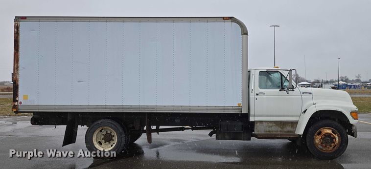 image for item ES2566 1995 Ford F800 box truck