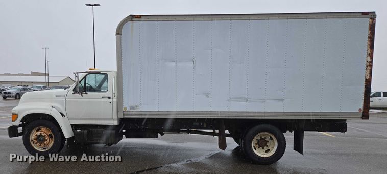 image for item ES2566 1995 Ford F800 box truck