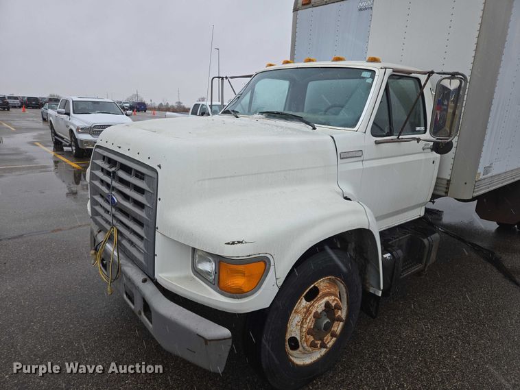 image for item ES2566 1995 Ford F800 box truck