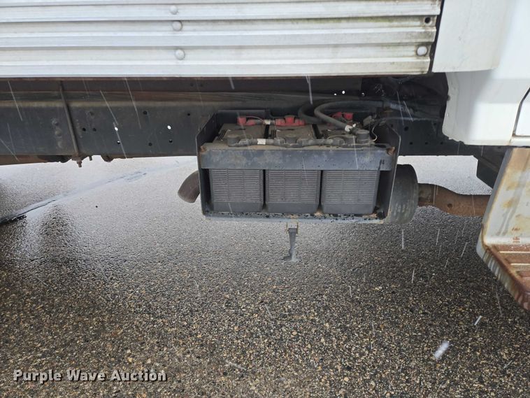 image for item ES2566 1995 Ford F800 box truck