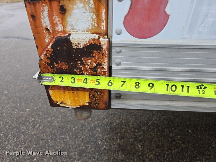 image for item ES2566 1995 Ford F800 box truck