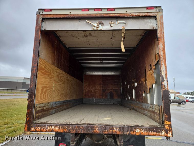 image for item ES2566 1995 Ford F800 box truck