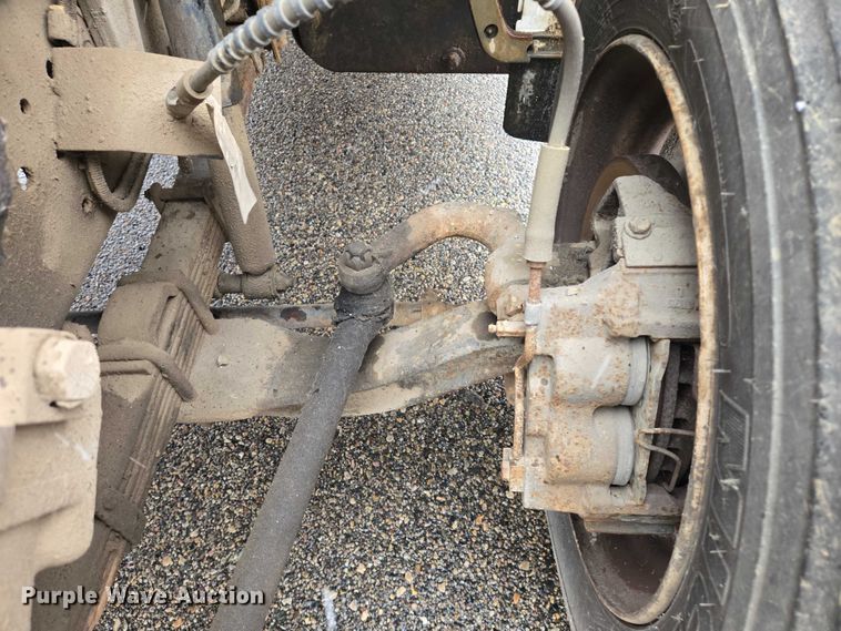 image for item ES2566 1995 Ford F800 box truck