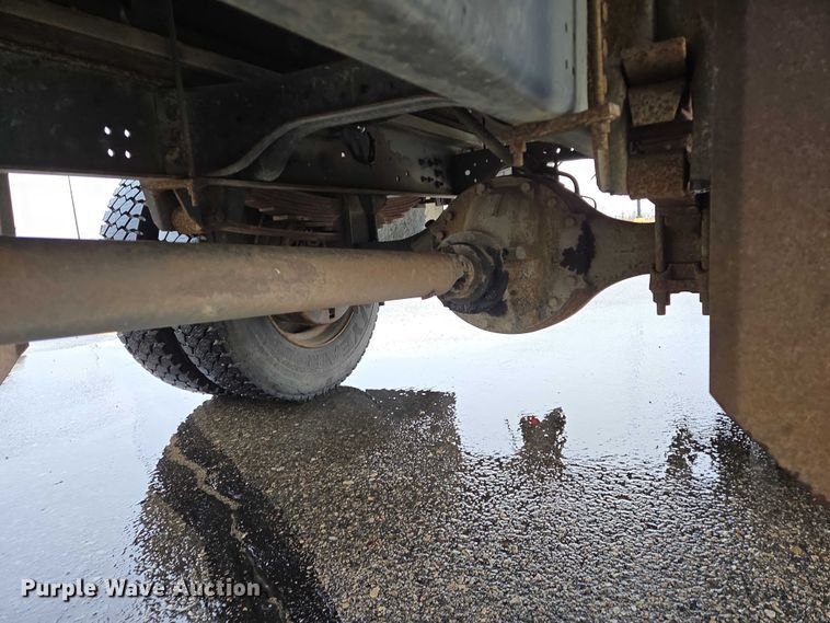 image for item ES2566 1995 Ford F800 box truck