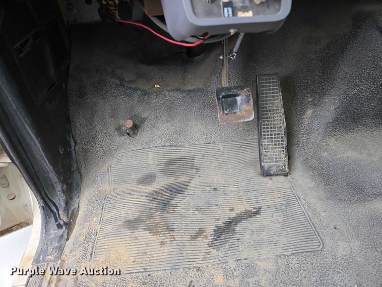 image for item ES2566 1995 Ford F800 box truck