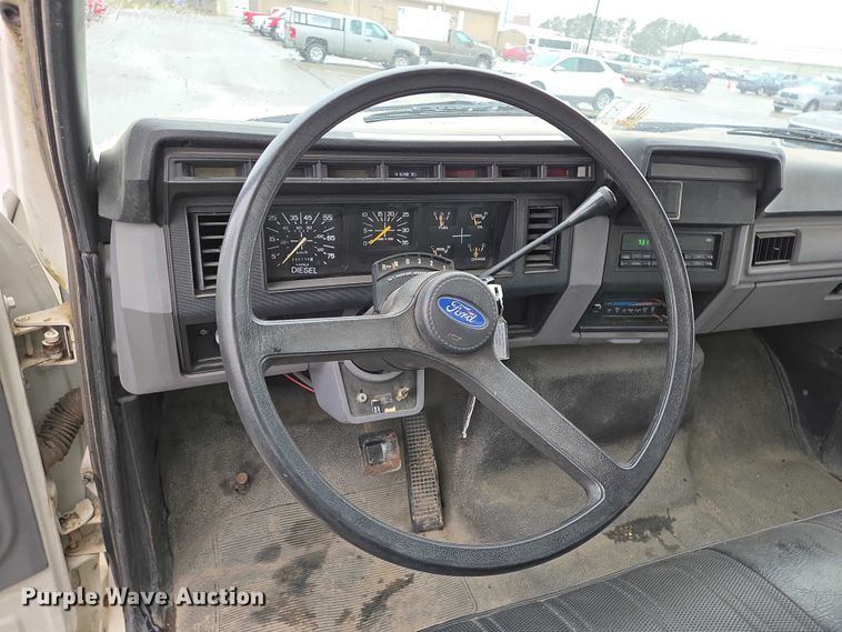 image for item ES2566 1995 Ford F800 box truck