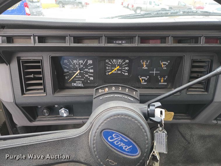 image for item ES2566 1995 Ford F800 box truck