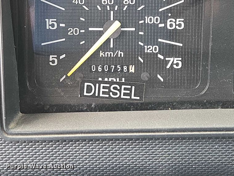 image for item ES2566 1995 Ford F800 box truck