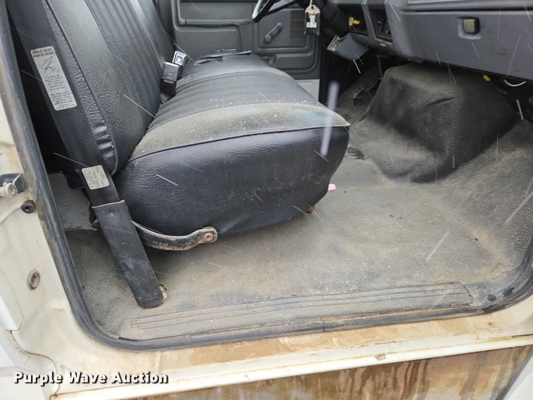 image for item ES2566 1995 Ford F800 box truck