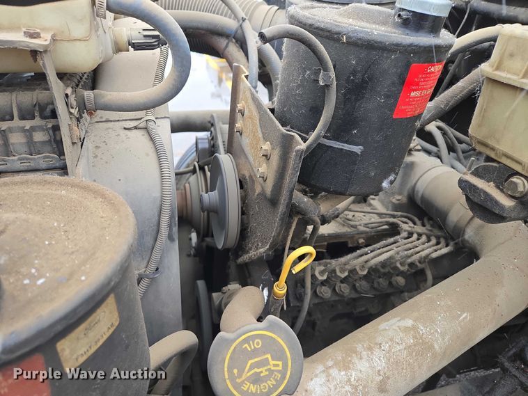 image for item ES2566 1995 Ford F800 box truck