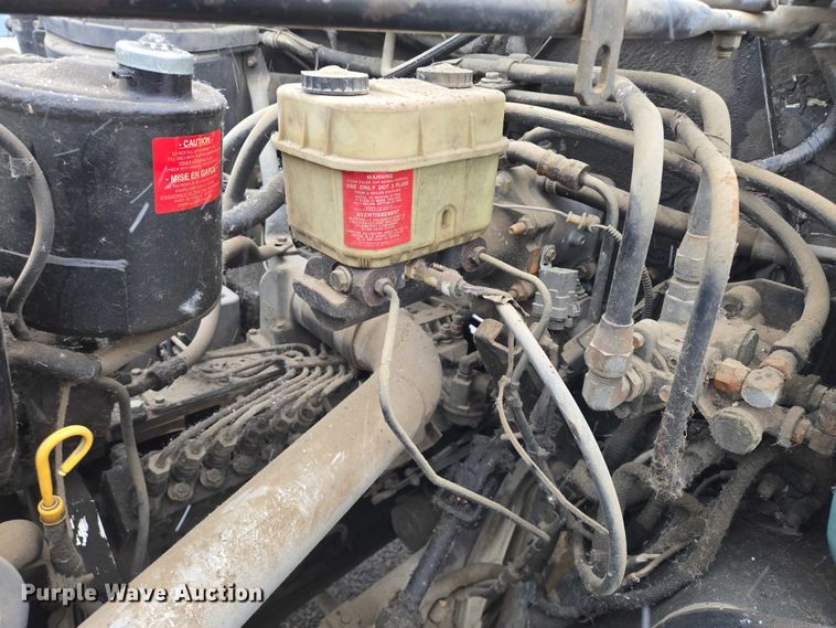 image for item ES2566 1995 Ford F800 box truck