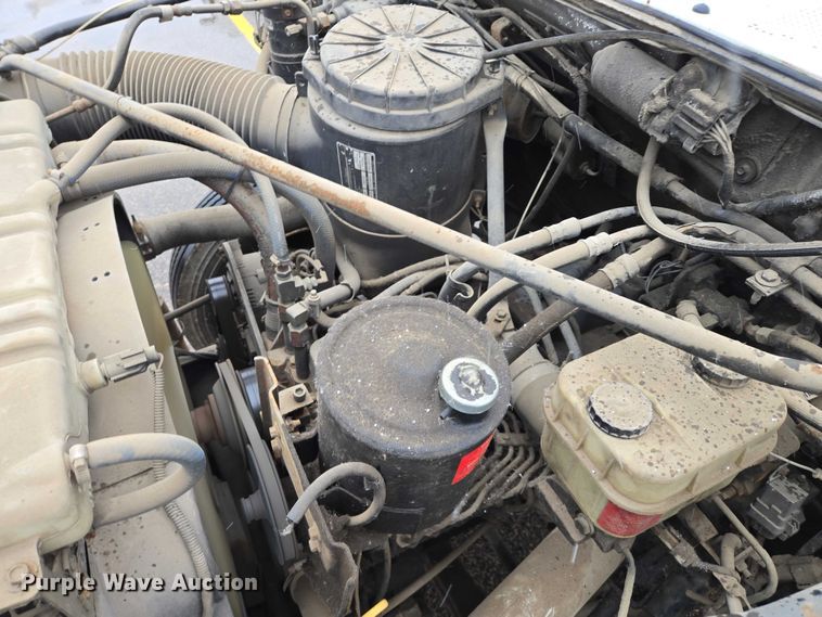 image for item ES2566 1995 Ford F800 box truck