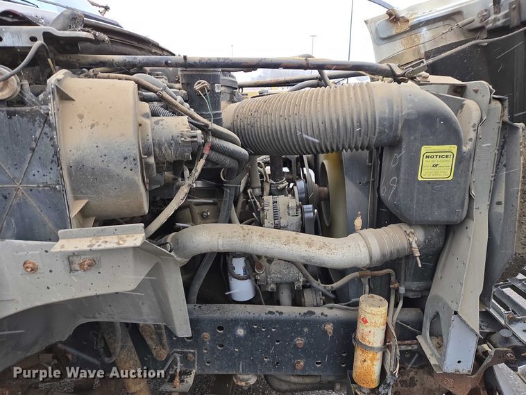 image for item ES2566 1995 Ford F800 box truck