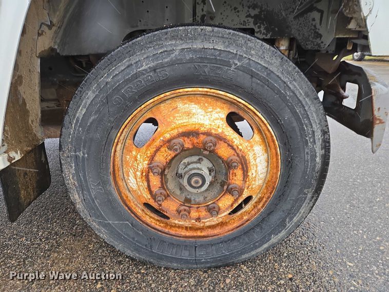 image for item ES2566 1995 Ford F800 box truck