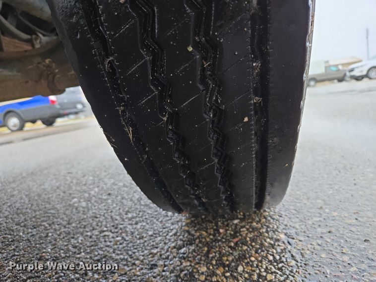 image for item ES2566 1995 Ford F800 box truck