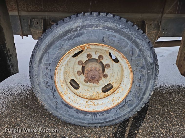 image for item ES2566 1995 Ford F800 box truck