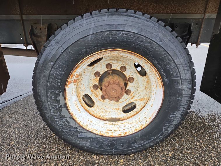 image for item ES2566 1995 Ford F800 box truck