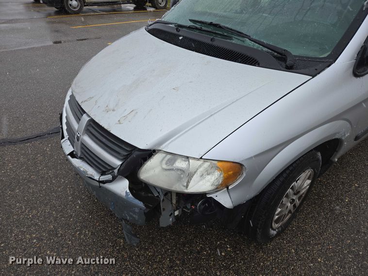 image for item ES2567 2005 Dodge Caravan van