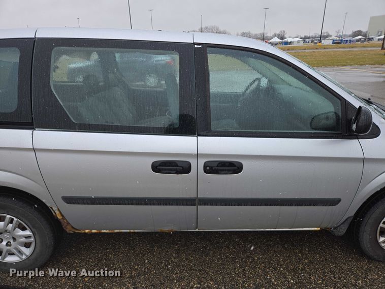 image for item ES2567 2005 Dodge Caravan van