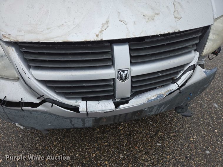 image for item ES2567 2005 Dodge Caravan van