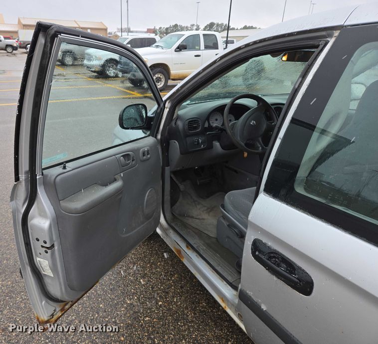 image for item ES2567 2005 Dodge Caravan van